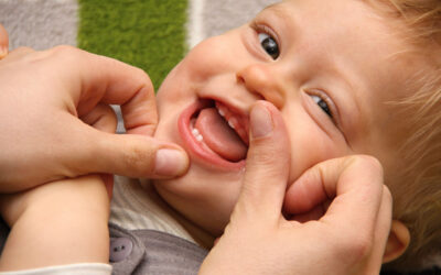 Tanden bij baby’s: Wat te doen bij doorkomende tandjes