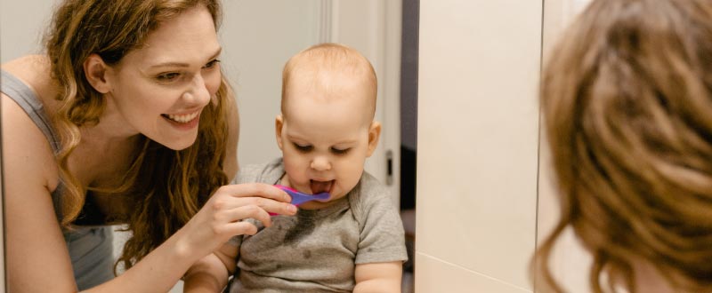 Tanden poetsen bij baby